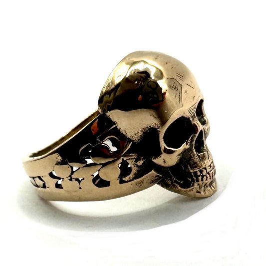 Yorick’s Testament Skull Ring in Bronze