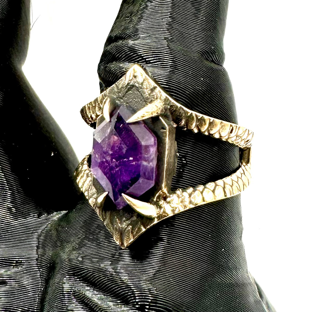 Serpent’s Bite Ring amethyst in Bronze