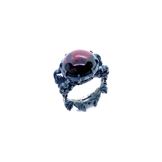 Cathedral ring in sterling silver set with garnet Cathedral ring in sterling silver set with garnet