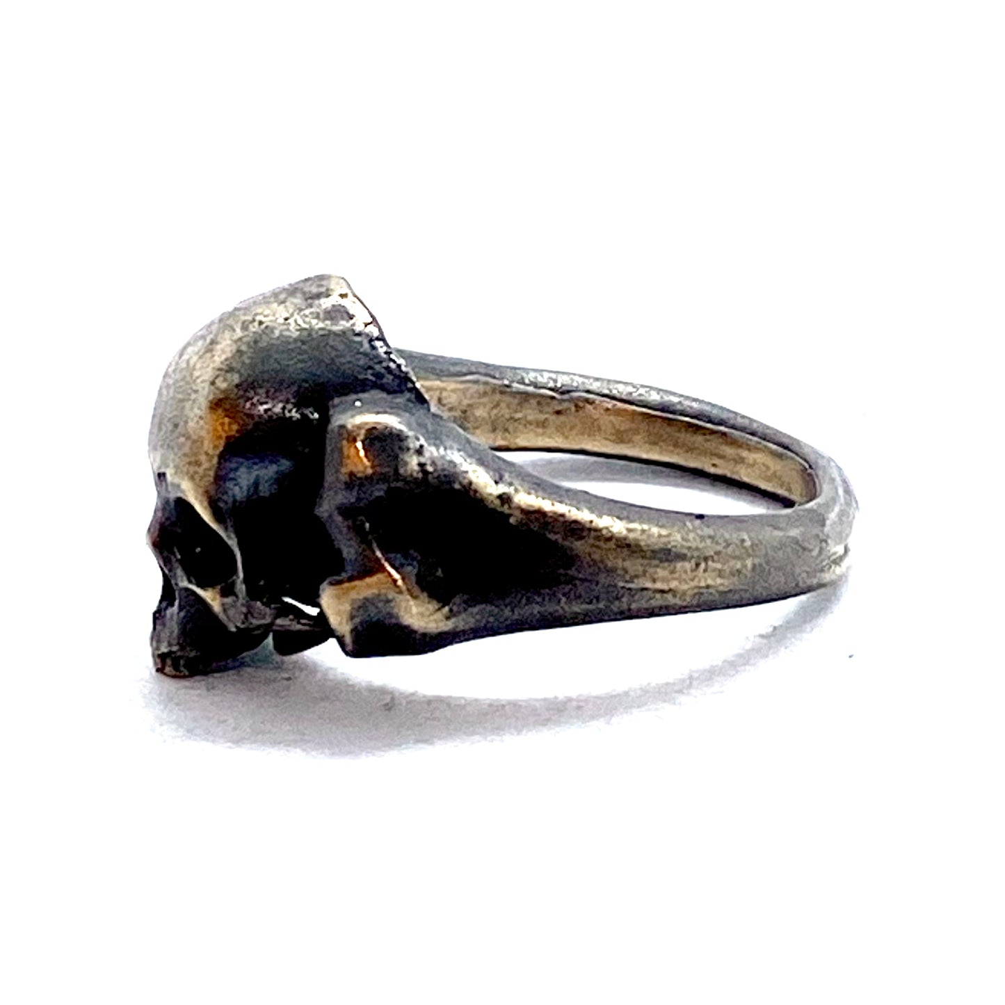 Sinister Sepulcher Skull Ring in Bronze