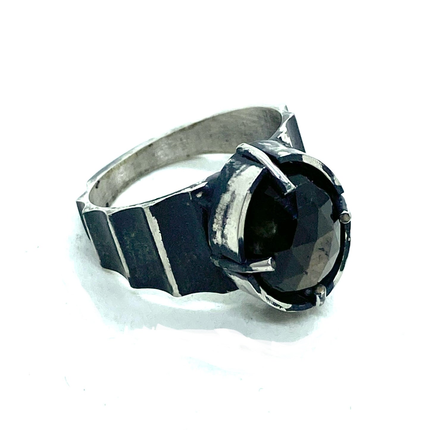 Draiocht Brutalist Ring with golden sheen sapphire in Sterling Silver