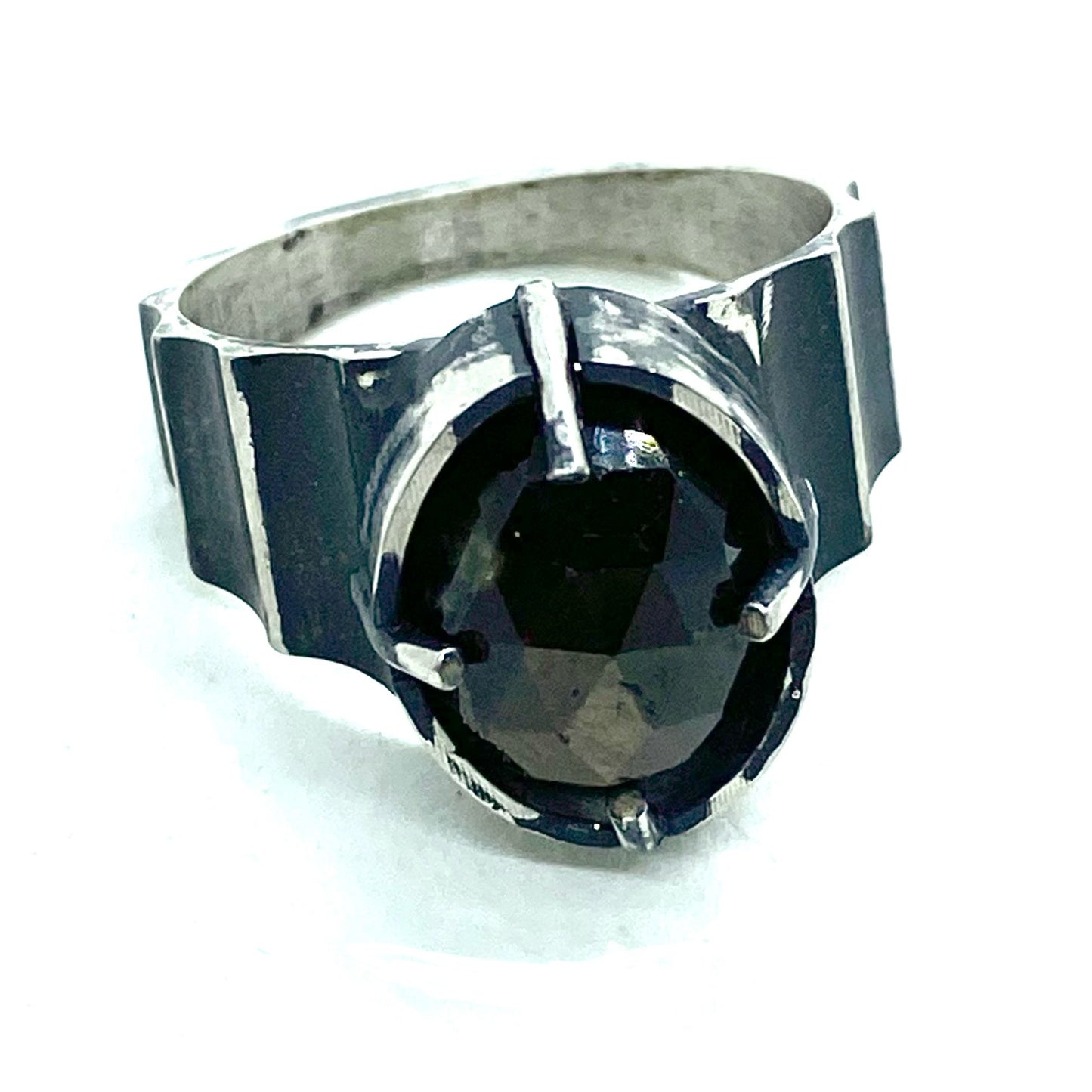 Draiocht Brutalist Ring with golden sheen sapphire in Sterling Silver