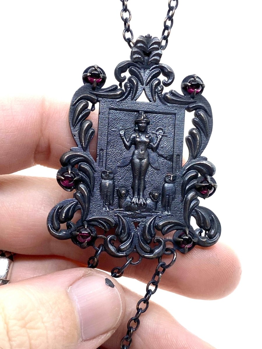 Lilith's Ancient Shrine Necklace - Julian The 2nd - Necklaces - Lilith Shrine Necklace in Bronze and Garnet