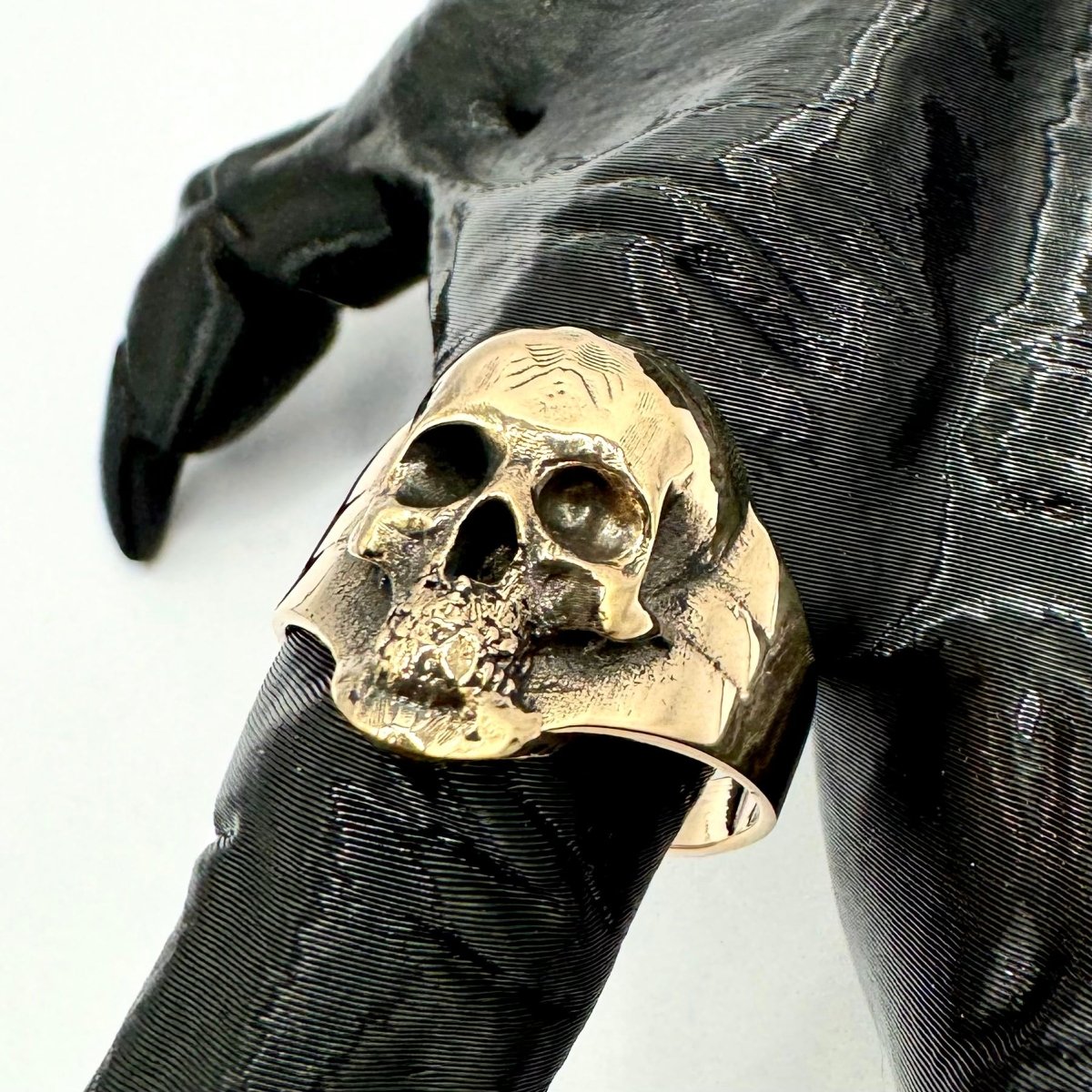 Ventil’s Sacrifice Skull Ring in Bronze - Julian The 2nd - RING - Ventil’s Sacrifice Skull Ring in Bronze